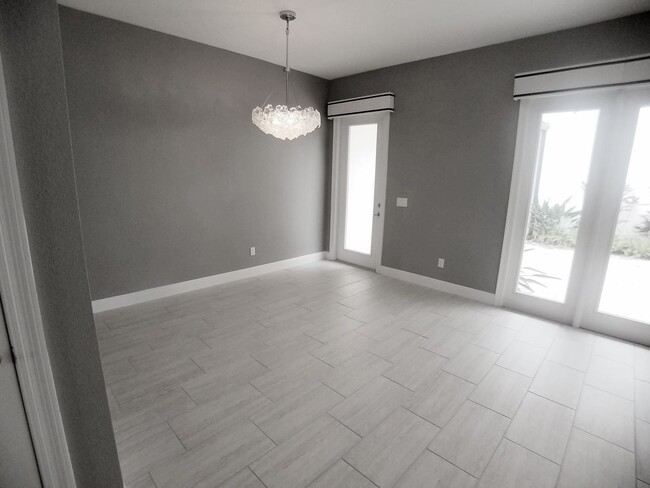 Building Photo - For Rent Stunning Luxury  4/3.5 Townhome i...