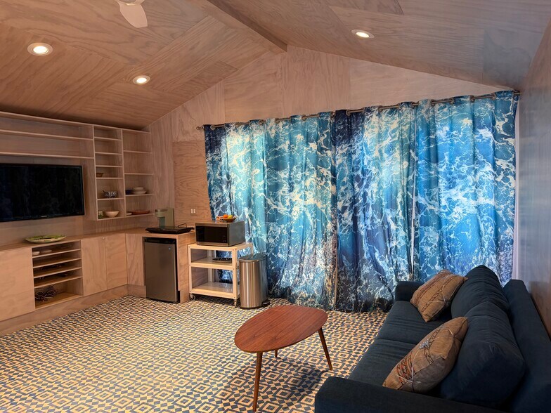 Building Photo - 744 Navy St