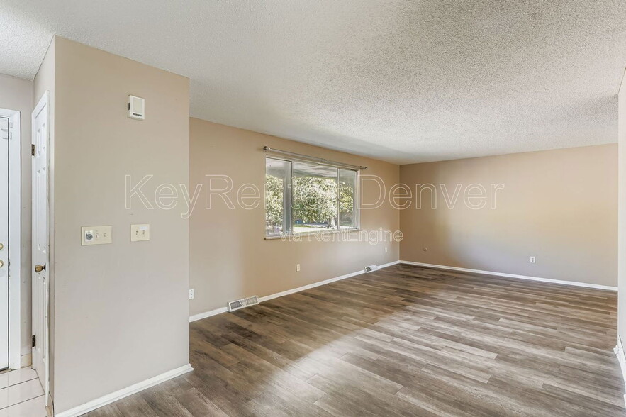Building Photo - 6529 Van Gordon Ct