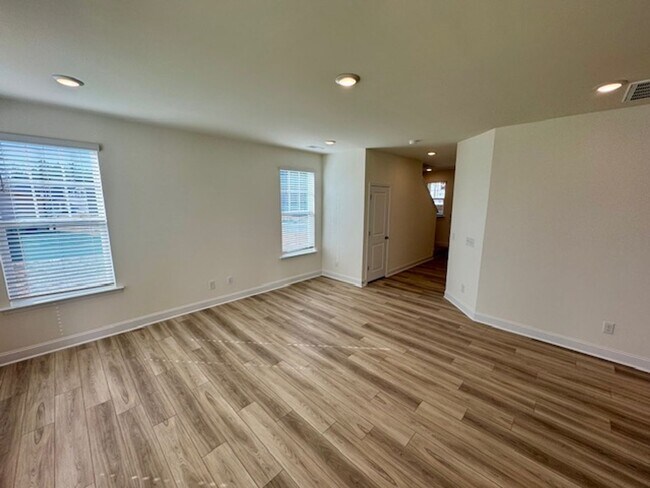 Building Photo - The Grove at Neill's Pointe