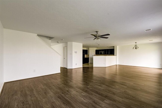Building Photo - 834 Sweet Flower Dr