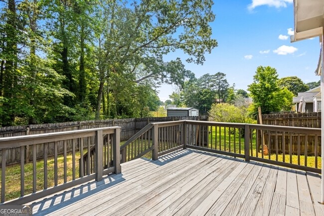Building Photo - 7973 Woodlake Dr
