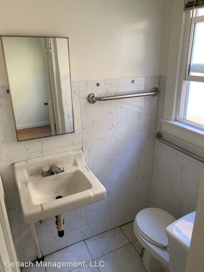 Building Photo - 2431 Sichel St