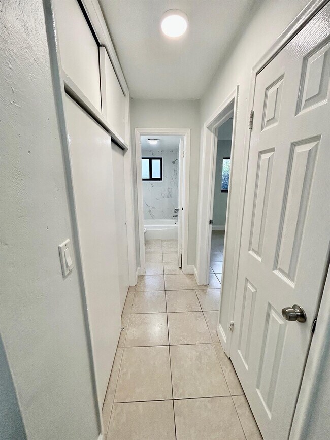 Building Photo - 2545 Taft St