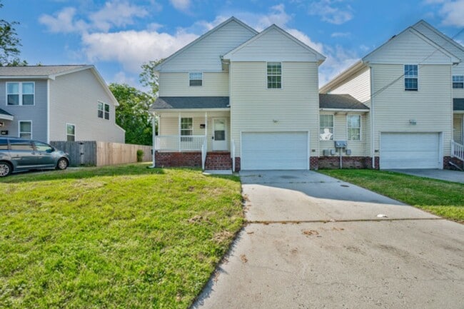 Primary Photo - 4 Bed 2.5 Bath Home In Portsmouth