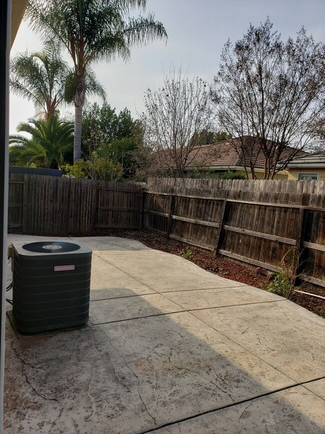 Building Photo - North Natomas Executive Home-Large One Sto...