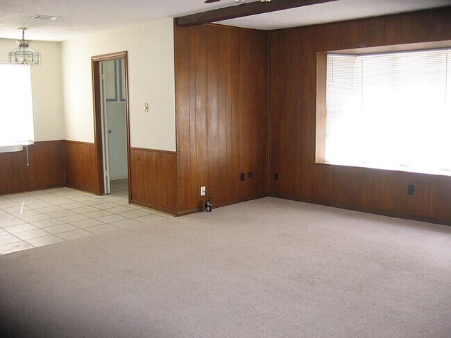 Building Photo - 25407 Tuckahoe Ln
