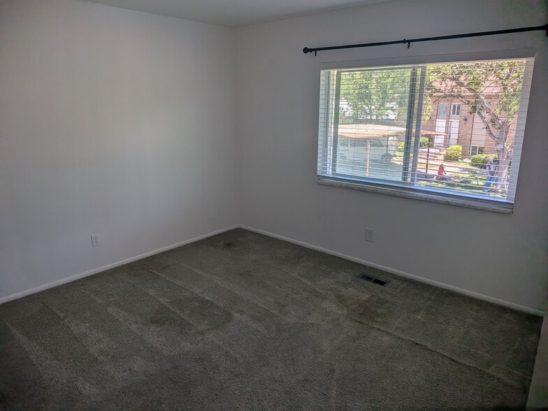 Building Photo - 1445 N Amiron Way