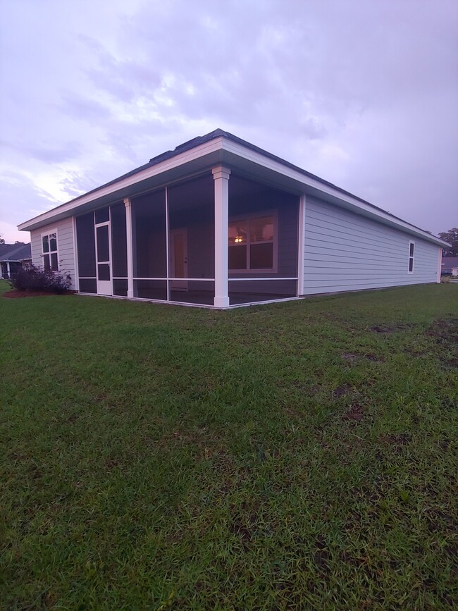 Large screened in porch - 133 Stonegate Drive