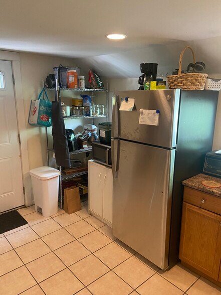 Building Photo - 20 Magoun St