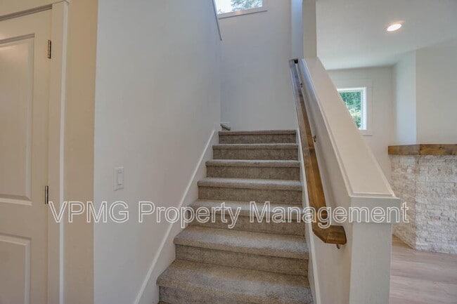 Building Photo - 935 SE 36th St