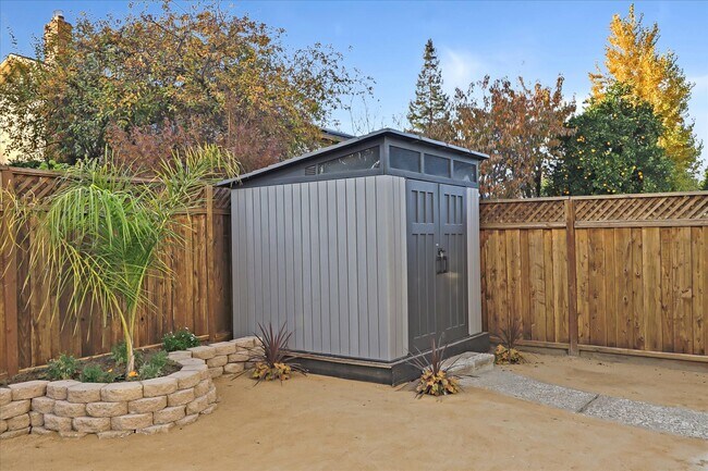 Building Photo - 249 Purple Glen Dr