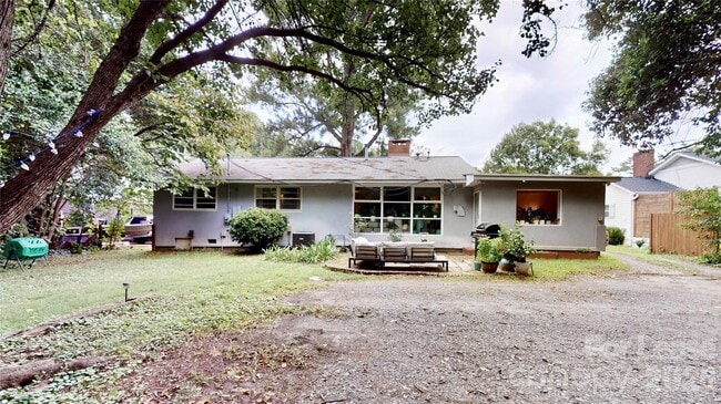 Building Photo - 1136 E Woodlawn Rd