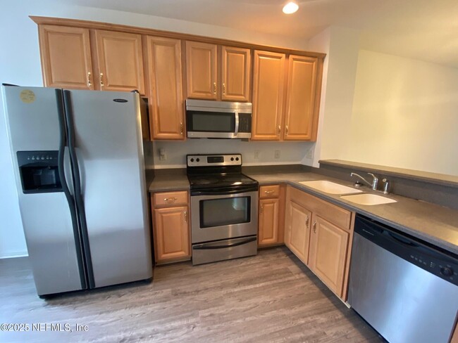Building Photo - 1524 Fieldview Dr
