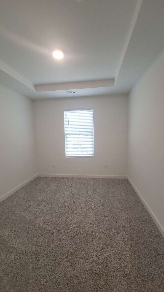 Building Photo - 7580 Discovery Pt Dr NW