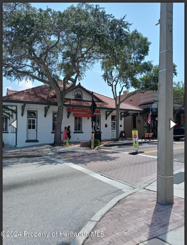 Building Photo - 200 Meres Blvd