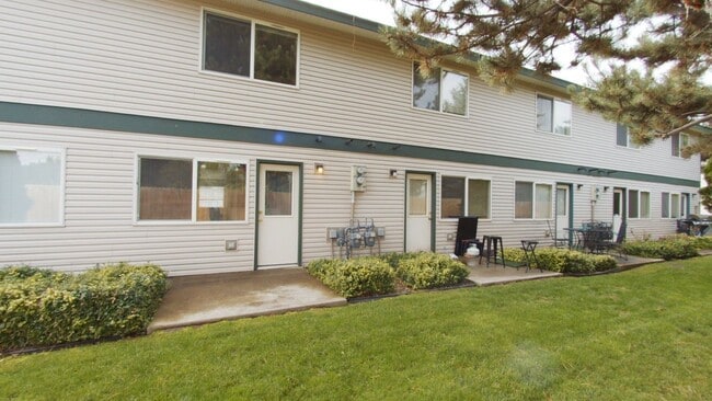 Building Photo - Gorgeous 2 Bed 1.5 Bath Condo For Rent