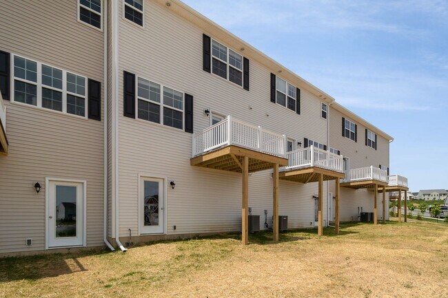 Building Photo - 1829 Shady Ln