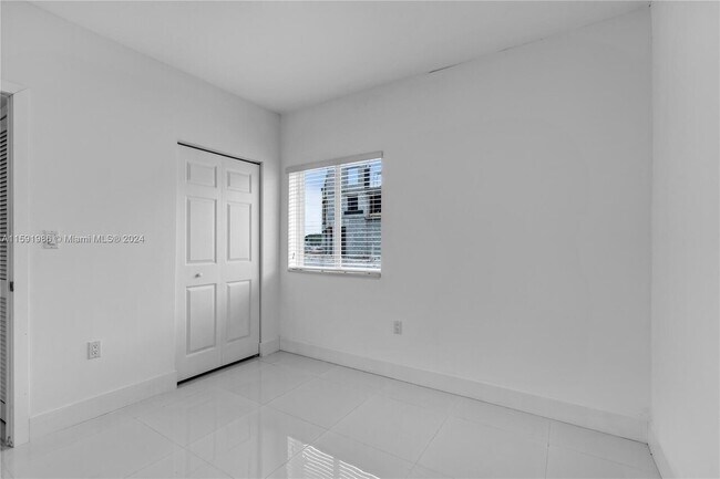 Building Photo - 21845 Goulds Ave (Unit#: 102)