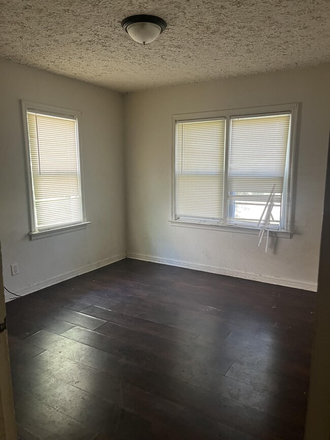 Building Photo - 2231 Delavan Dr