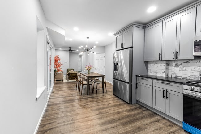 Building Photo - 515 Delamore Pl