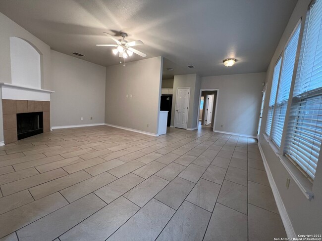 Building Photo - 2 Bedroom 2 Bath with Garage