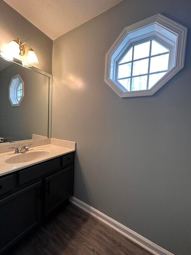 Building Photo - 508 Newbury Way