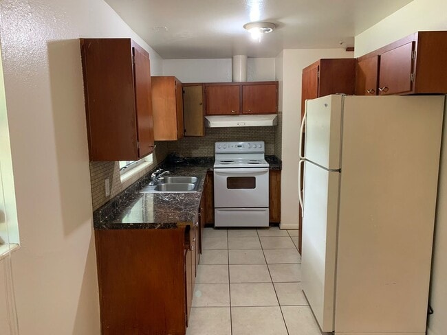 Building Photo - 4/2 House on Atkamire Drive, available now!