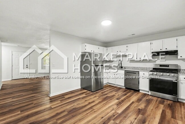 Building Photo - 5128 Lakeview Ct