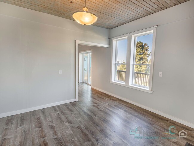 Building Photo - 3088 Felder uc