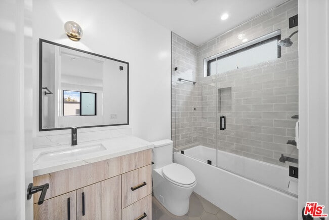 Building Photo - 10845 1/2 Morrison St