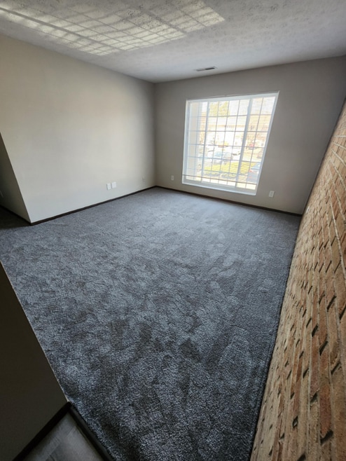 Building Photo - 1103 W Maple St