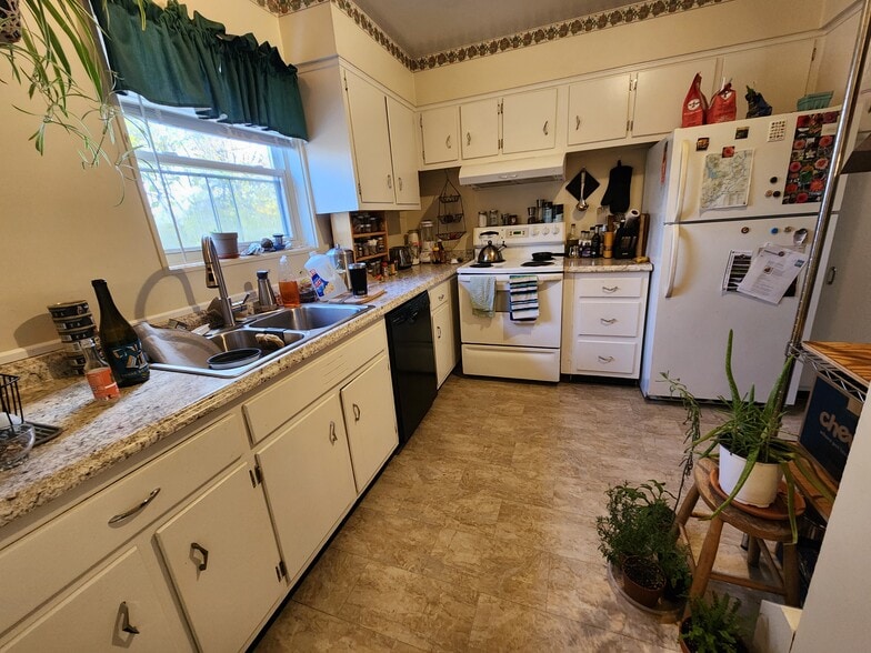 Primary Photo - 172 Bolling Dr