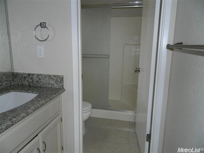 Building Photo - Huge 3 Bedroom 2.5 Bath Corner Lot Home fo...