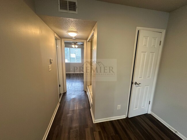 Building Photo - 6009 Barton Ave
