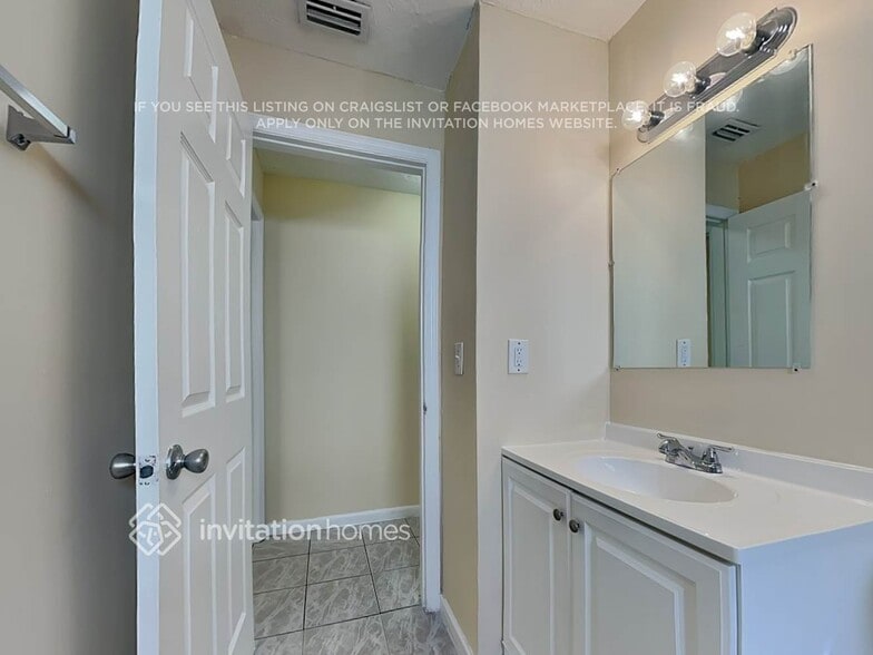 Building Photo - 479 NW 19th Ct