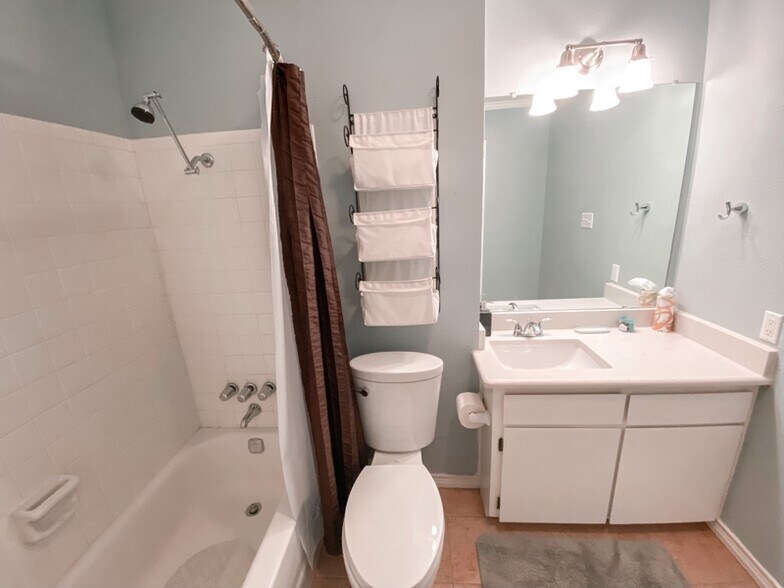 Building Photo - 10725 Sandpiper Ln