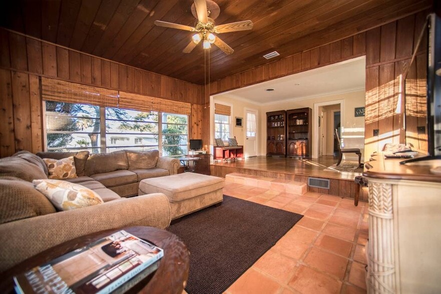 Open to entry and dining room - 107 E Melbourne Ave