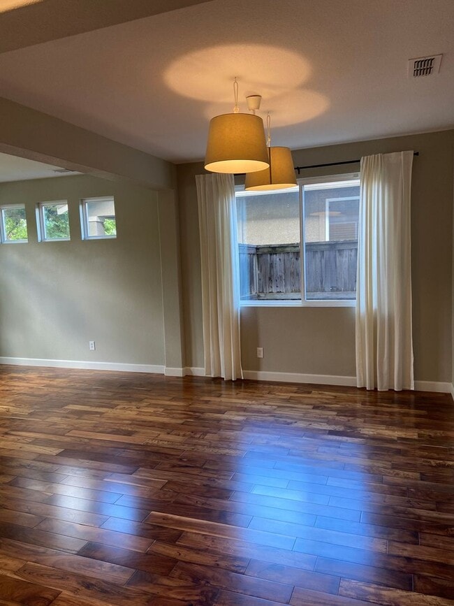 Building Photo - Parkway Beauty - 4 Bdrm, 2.5 Bath