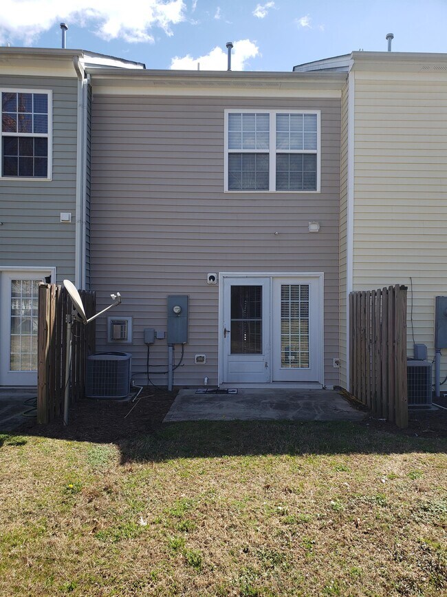 Building Photo - 3007 Courtney Creek Blvd