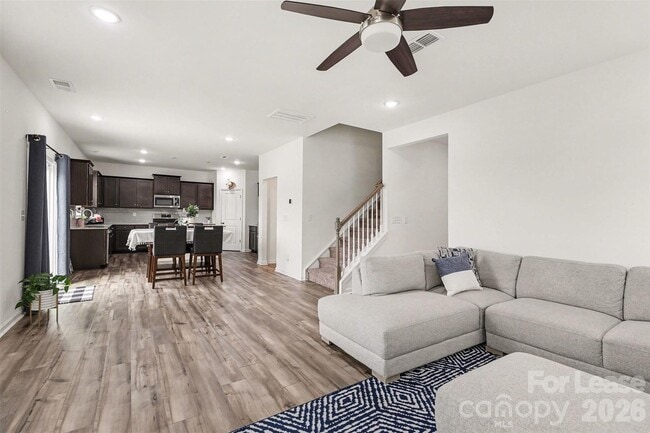 Building Photo - 1354 Harleston St