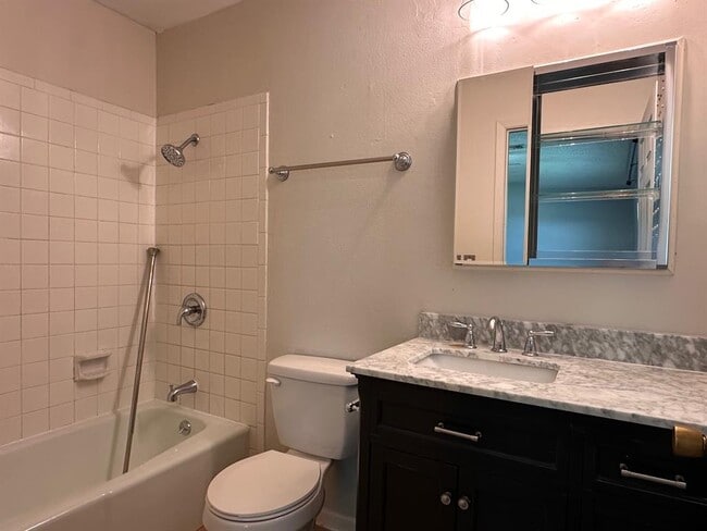 Building Photo - 110 Jones St