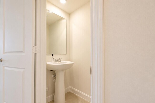 Building Photo - 5085 SW 37th St