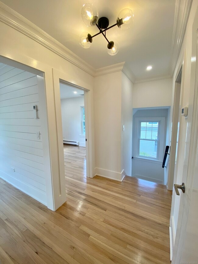 Building Photo - 40 E Maple St