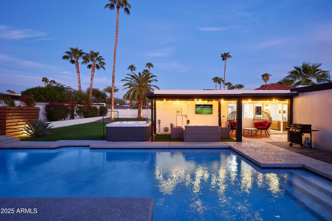 Primary Photo - 6612 E Presidio Rd