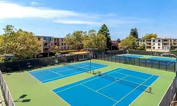 Building Photo - 5 Admiral Dr