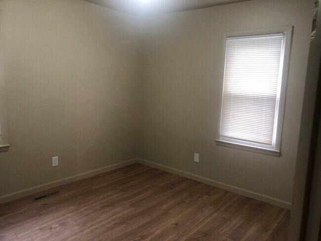 Building Photo - 3207 Alpena St