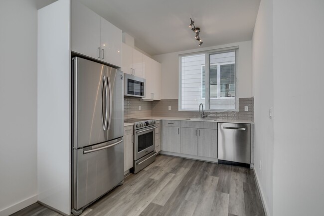 Building Photo - Modern & Bright Seattle 4 Bed Townhome!