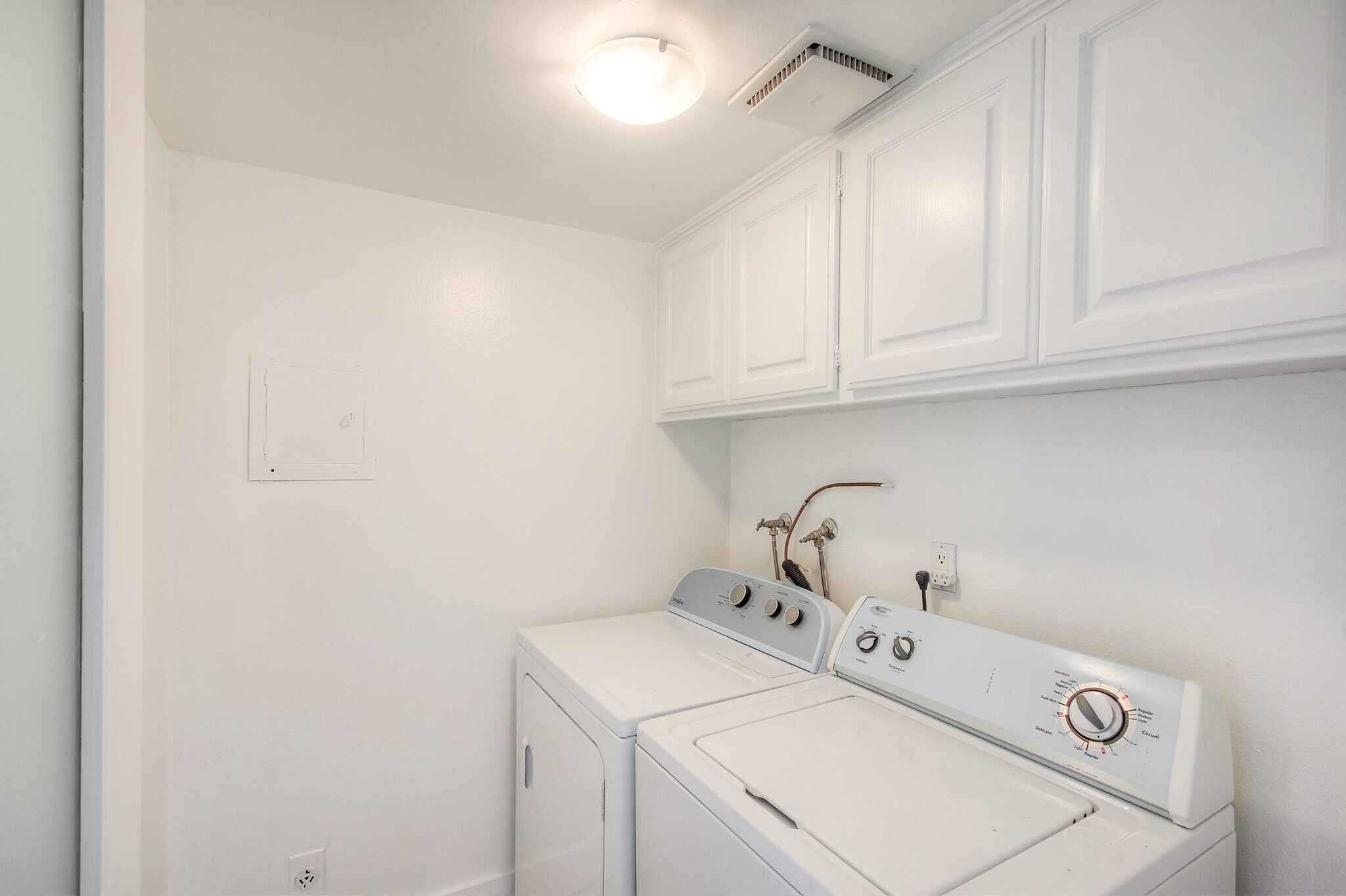 Laundry room - 18 N Venice Blvd