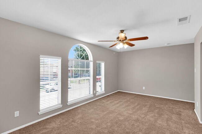 Building Photo - 4729 Woodhaven Ln
